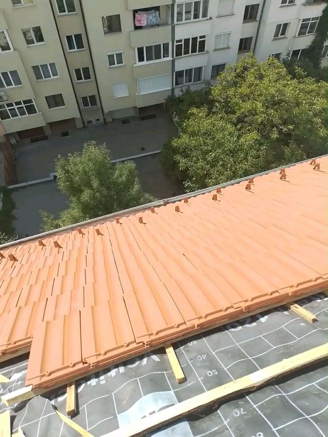 пренареждане на керемиди на обект (prenarezhdane keremidi obekt), Бургас (Burgas) — prenarezhdane-keremidi-burgas.jpeg | remonti na pokrivi | remonti77.eu